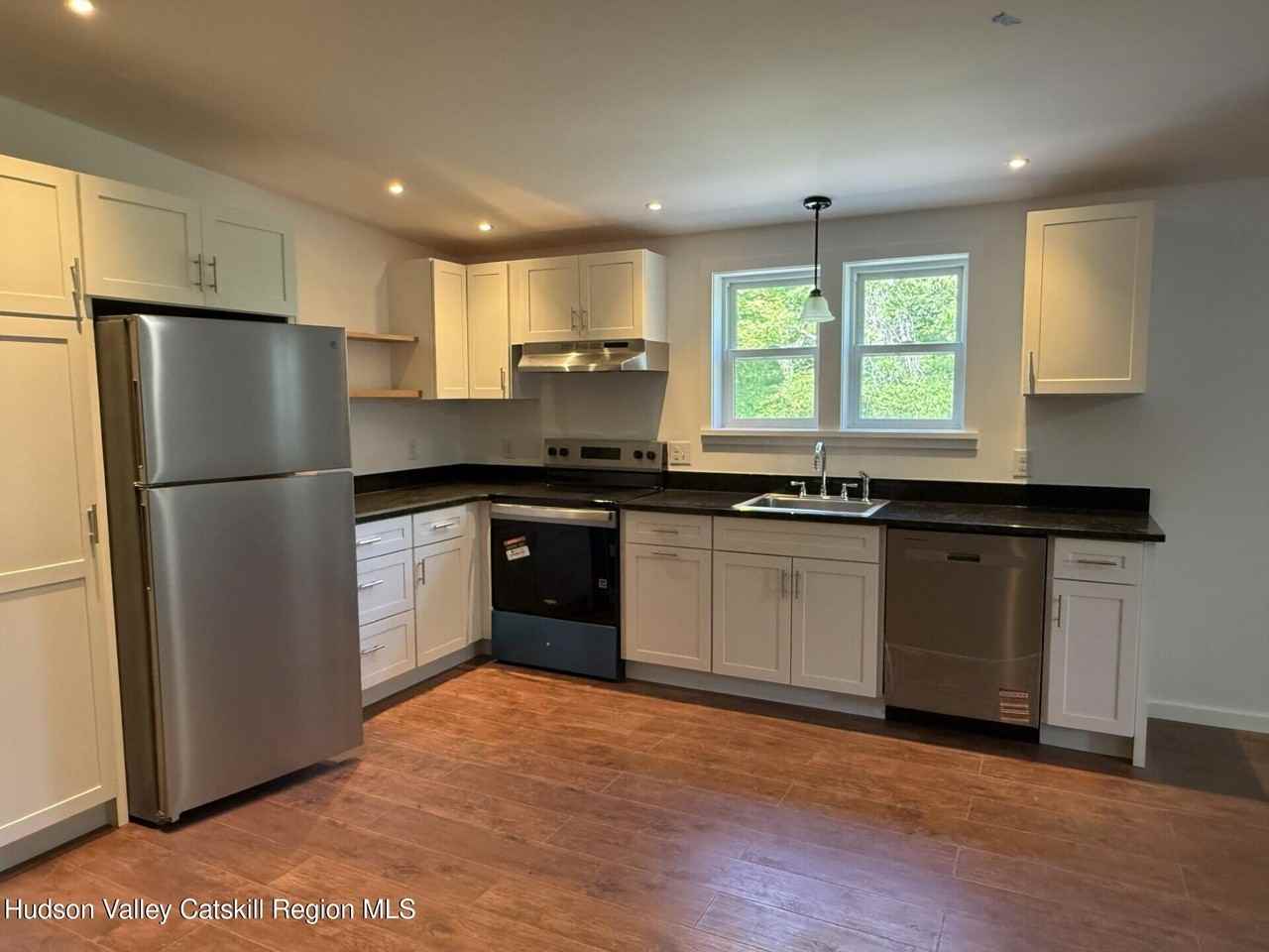 181 Rock Hill Rd - Photo 5 of 15
