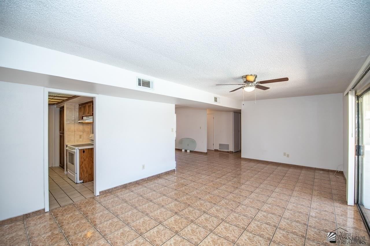 2257 W 18th St - Photo 3 of 20