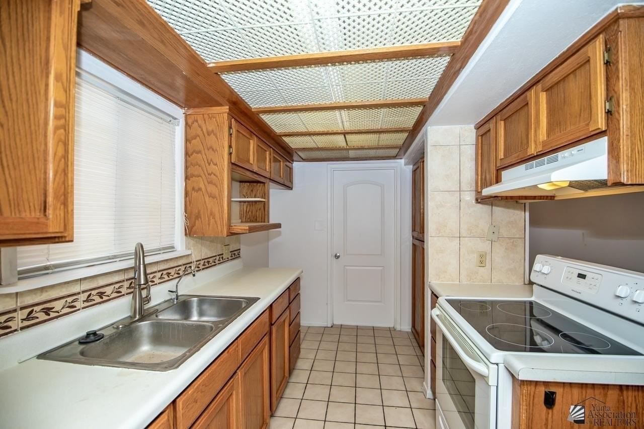 2257 W 18th St - Photo 7 of 20