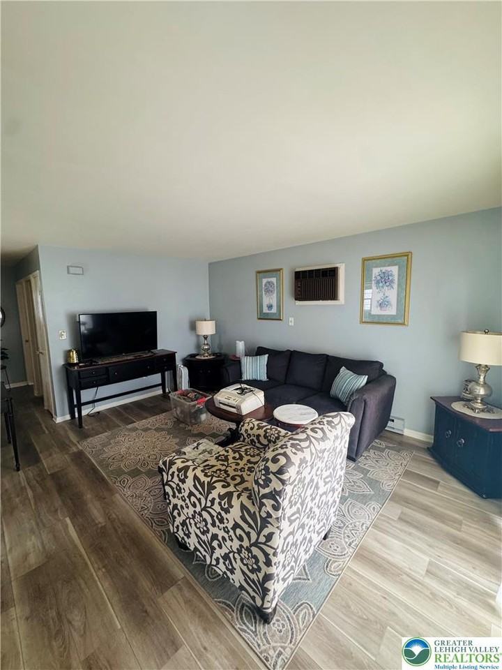 2327 S 4th St ##2 - Photo 2 of 11