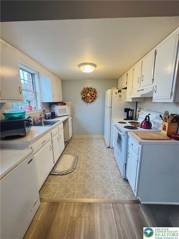 2327 S 4th St ##2 - Photo 5 of 11