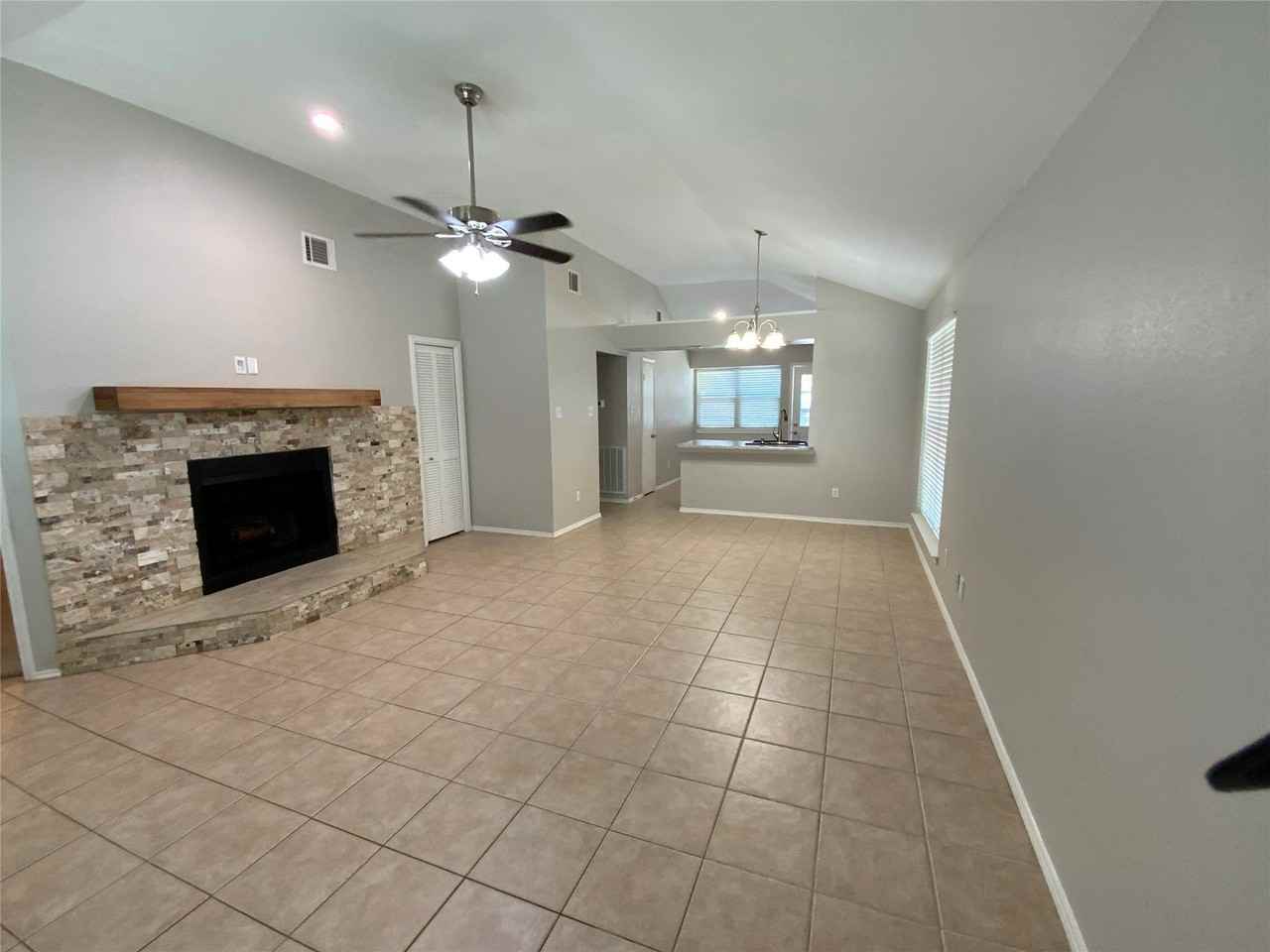 2313 Dalewood Ln - Photo 2 of 12