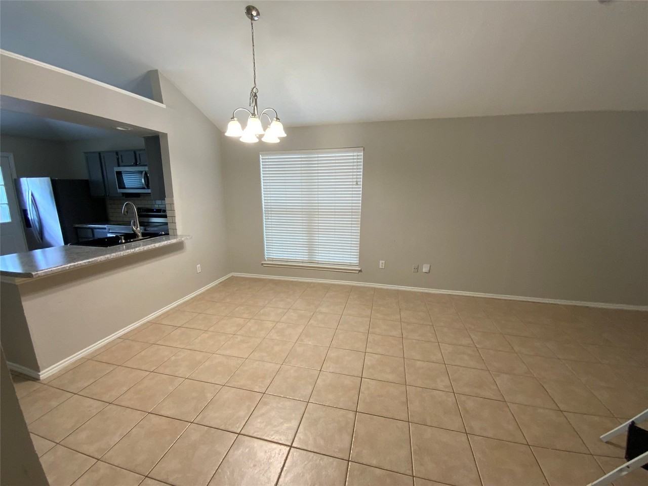 2313 Dalewood Ln - Photo 3 of 12