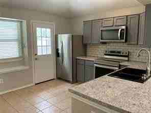 2313 Dalewood Ln - Photo 4 of 12