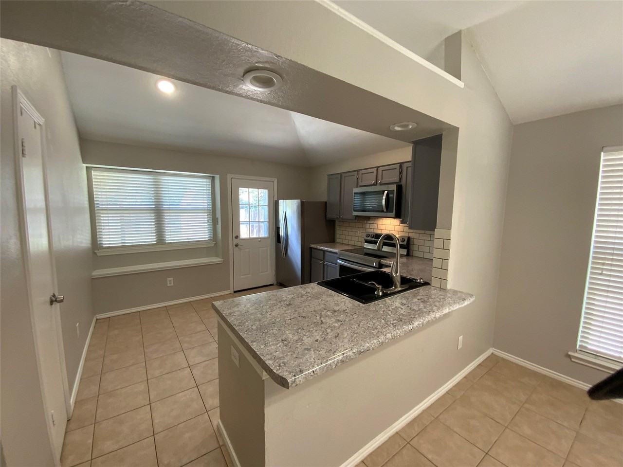 2313 Dalewood Ln - Photo 6 of 12