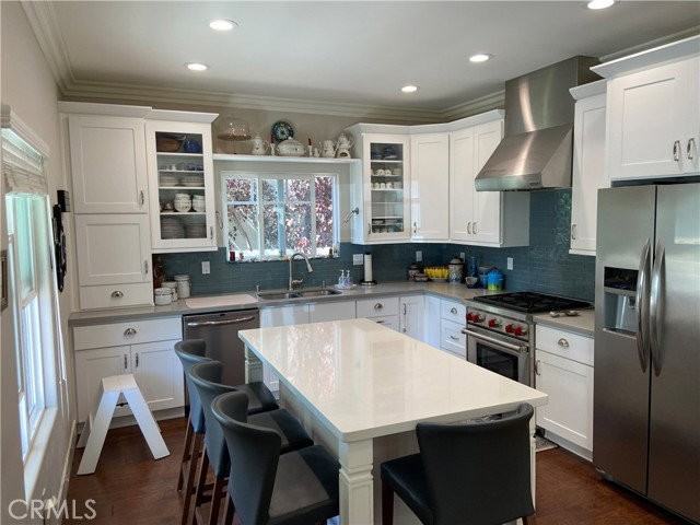 4470 Stansbury Ave - Photo 4 of 8