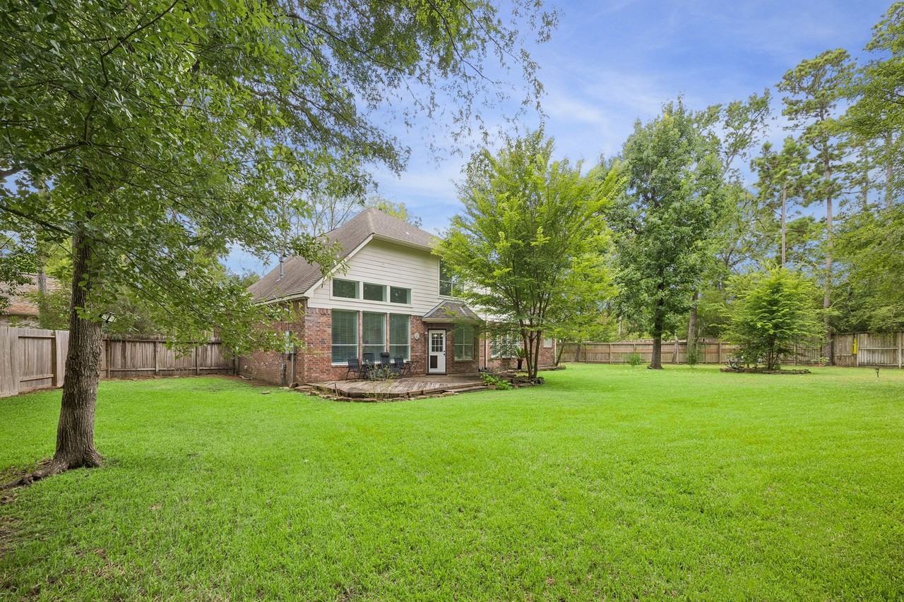 14 Guinevere Pl - Photo 4 of 37