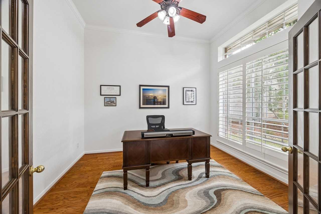 14 Guinevere Pl - Photo 6 of 37
