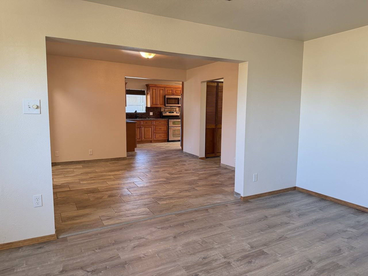 304 Oak St #1 - Photo 5 of 34