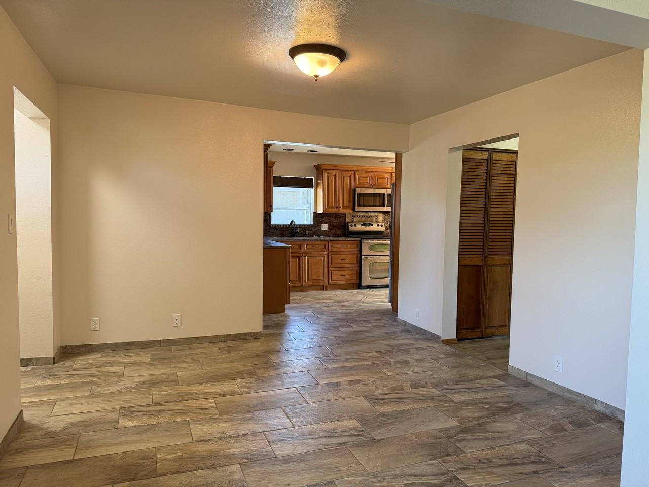 304 Oak St #1 - Photo 6 of 34
