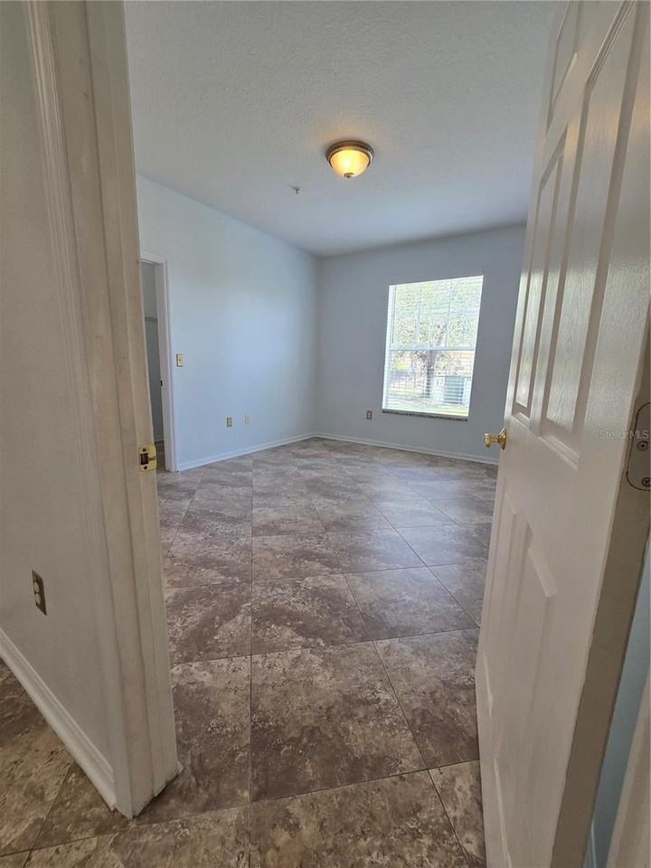 5506 Metrowest Blvd - Photo 5 of 17