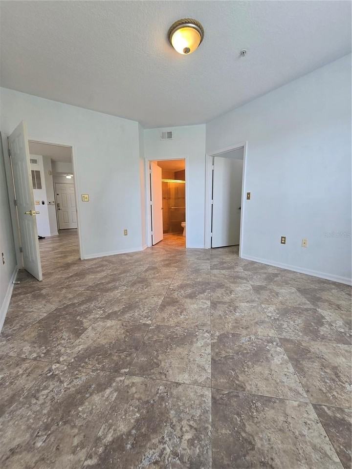 5506 Metrowest Blvd - Photo 6 of 17