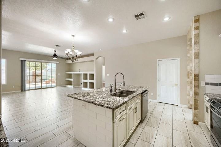 5619 W Frier Dr - Photo 4 of 20