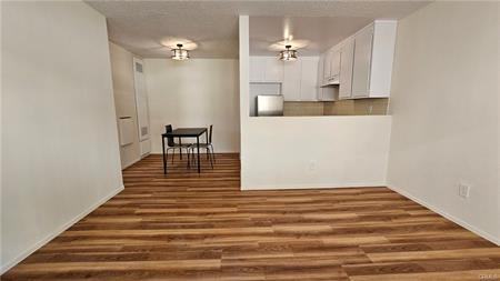 614 S Lake St ##E - Photo 3 of 8