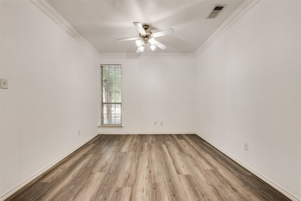 5900 Ozark Dr - Photo 4 of 24