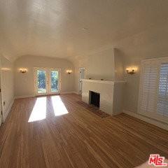 418 S Roxbury Dr - Photo 3 of 8