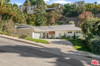 1836 N Doheny Dr - Photo 2 of 8