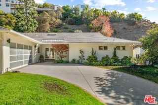 1836 N Doheny Dr - Photo 3 of 8
