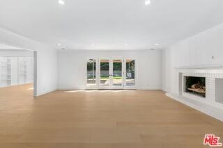 1836 N Doheny Dr - Photo 5 of 8