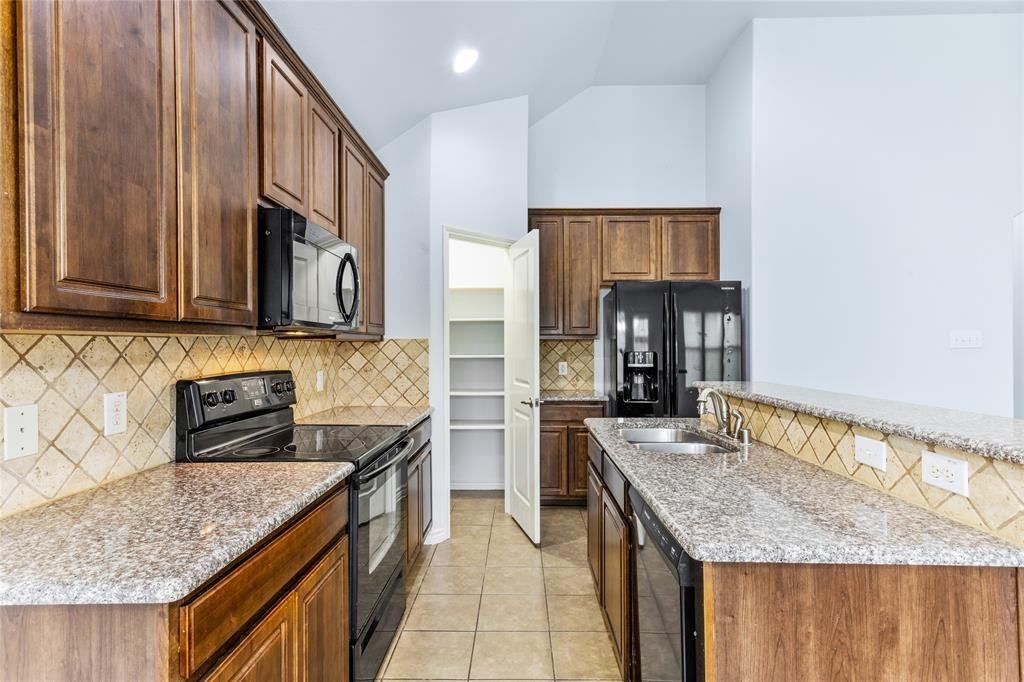 11901 Summer Springs Dr - Photo 6 of 39