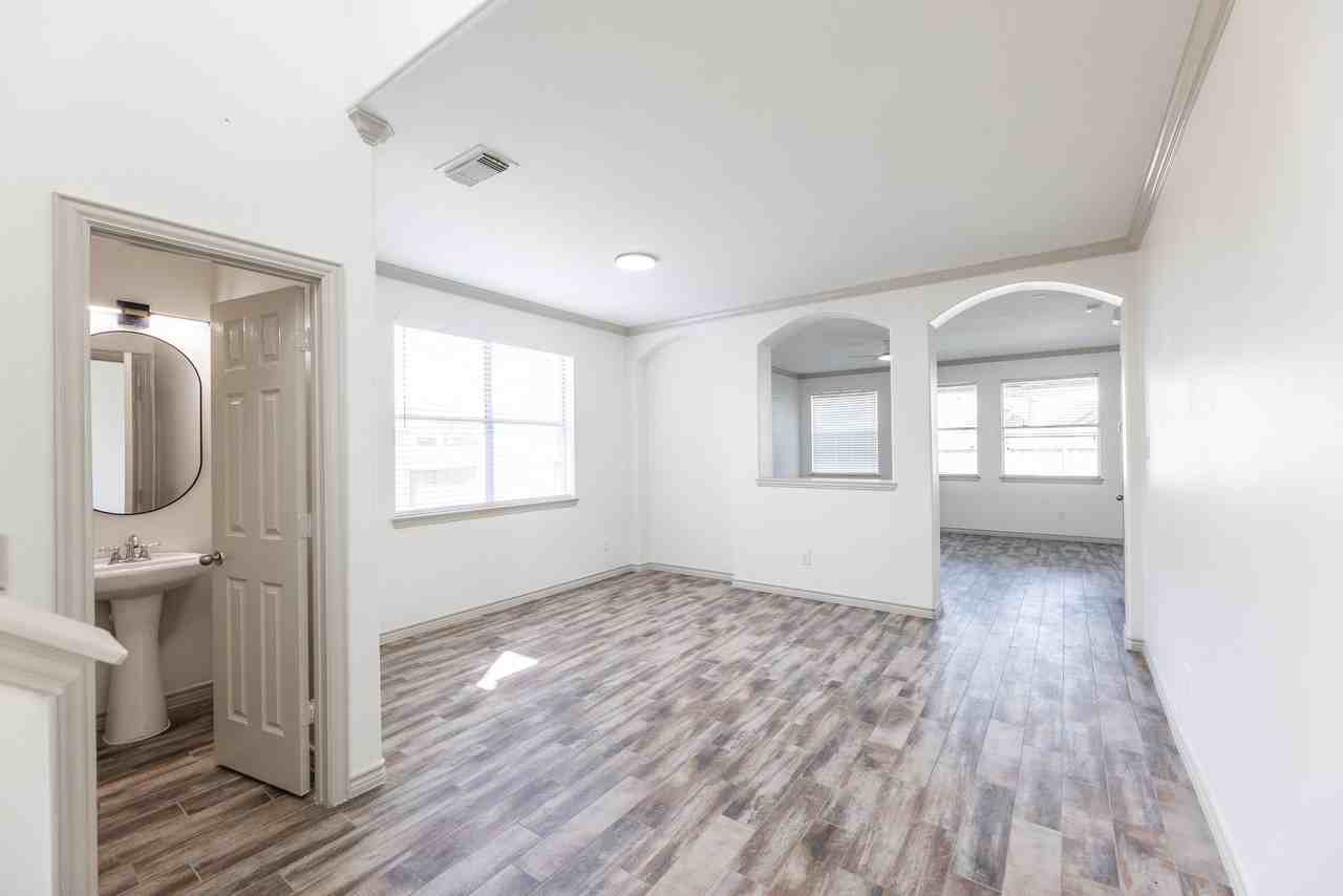 32506 Rosella Ln - Photo 7 of 32