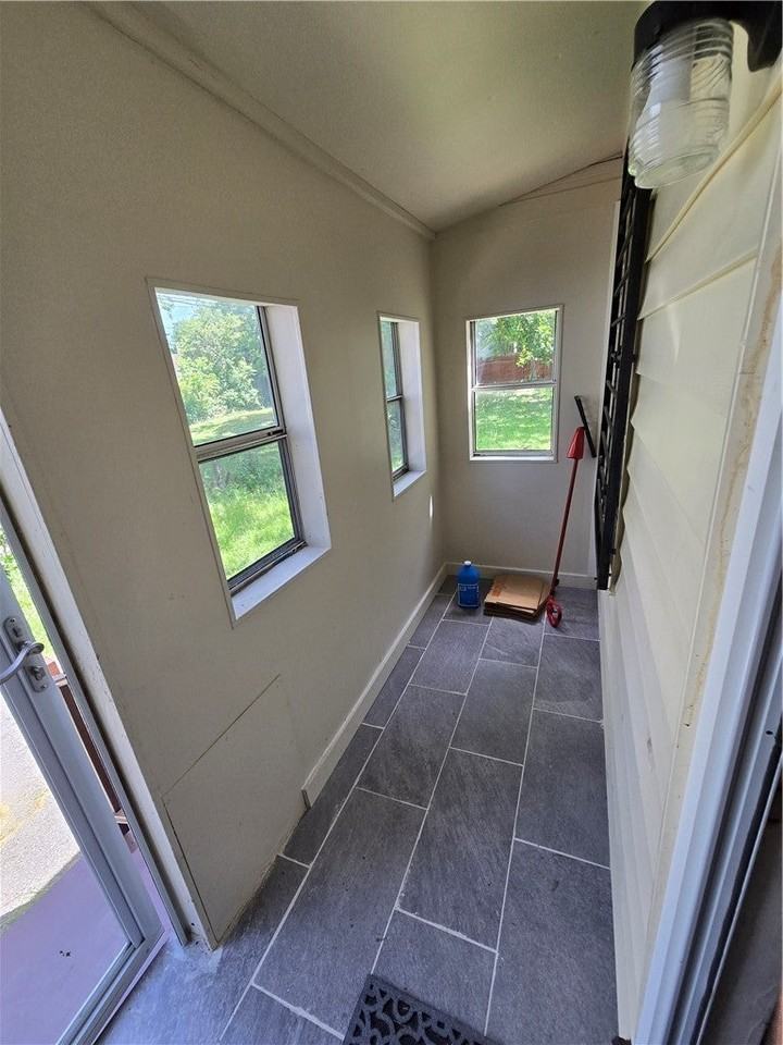 149 Champlain St - Photo 5 of 22