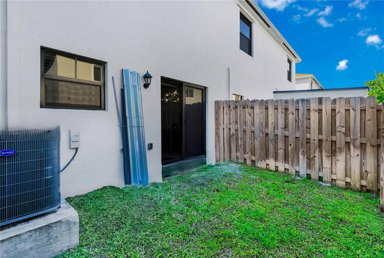 117 Ne 3rd Ct - Photo 6 of 7