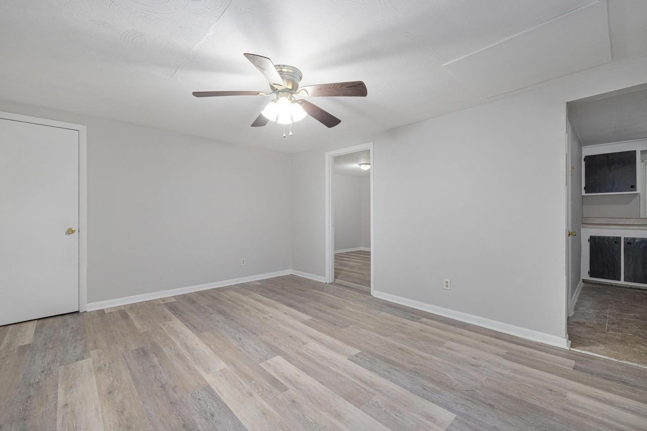 131 Captain Ave #4 - Photo 6 of 10
