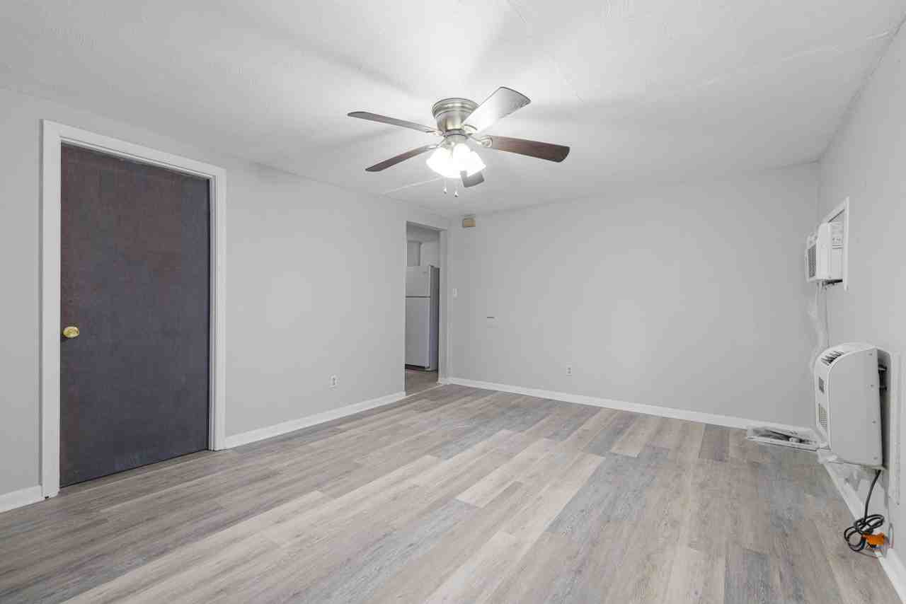 131 Captain Ave #4 - Photo 7 of 10