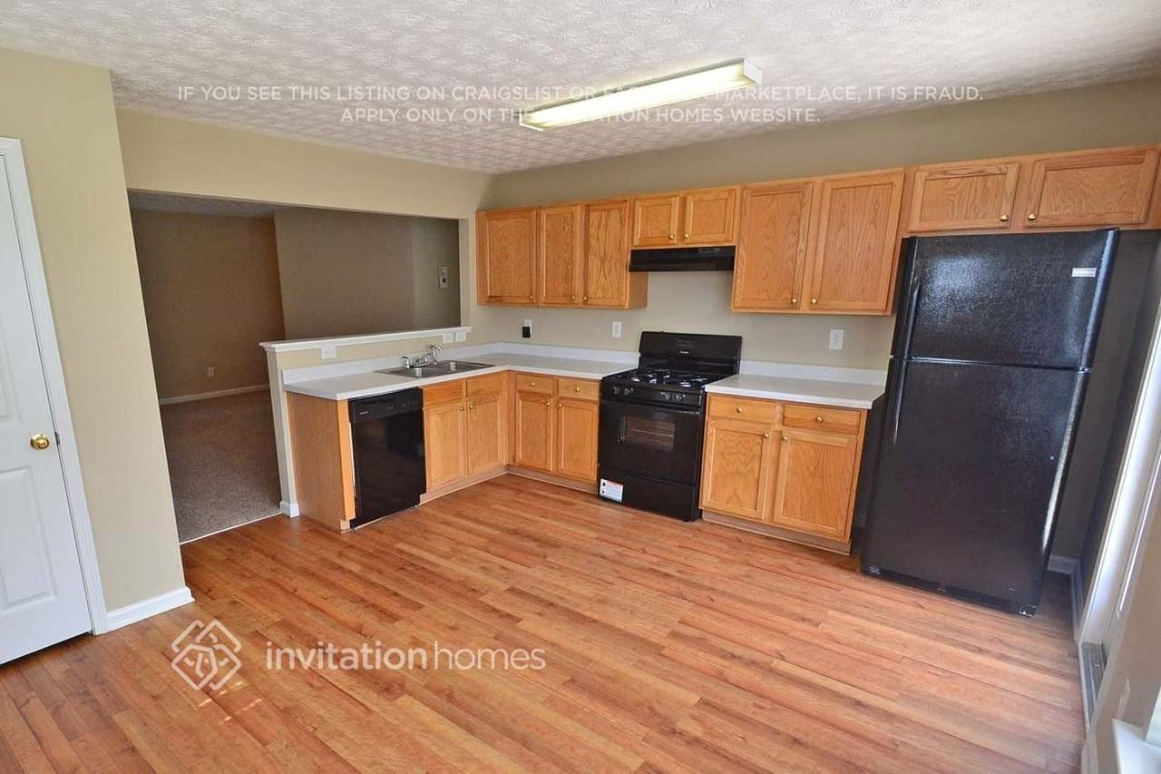 268 Topaz Dr - Photo 3 of 9