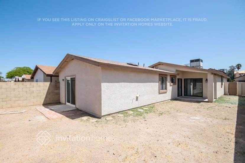 11134 N 82nd Dr - Photo 5 of 6