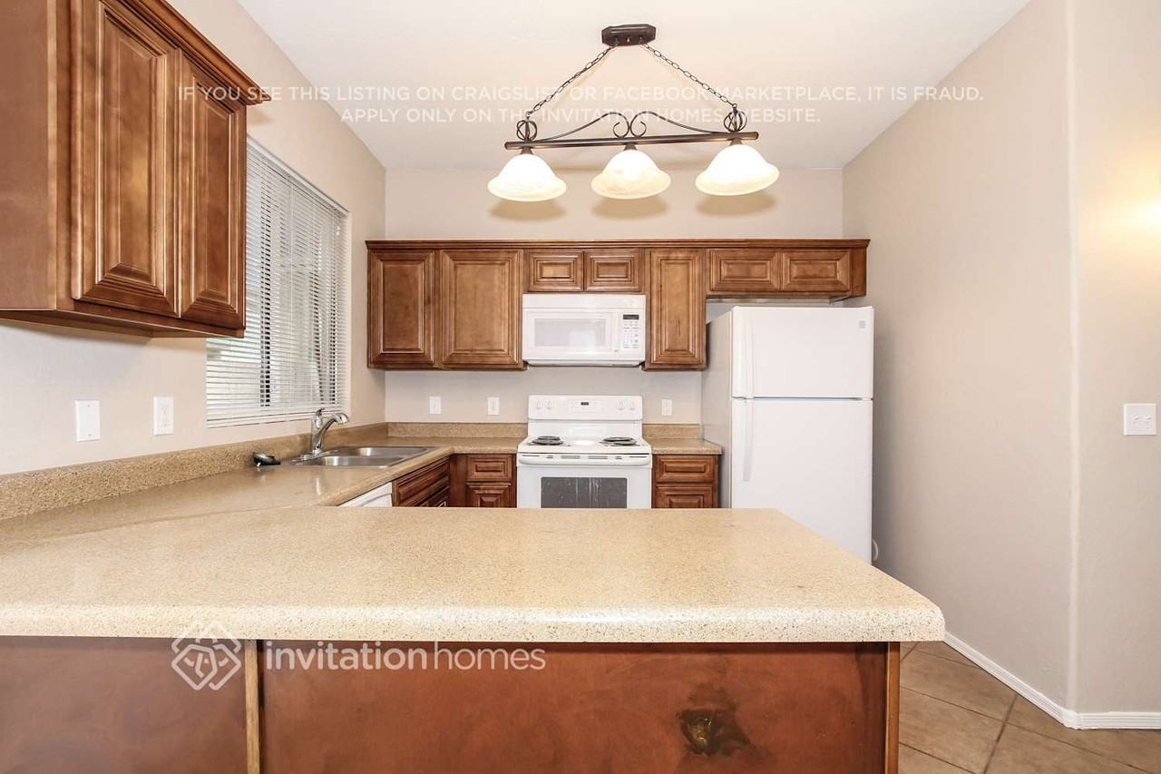 12170 W Yavapai Ln - Photo 5 of 19