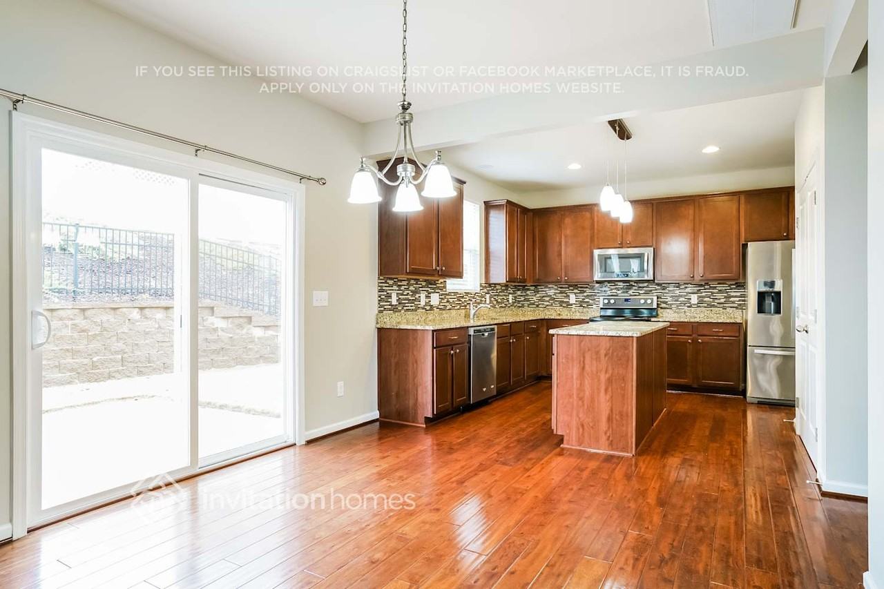 3432 Sutters Mill Ln - Photo 5 of 16