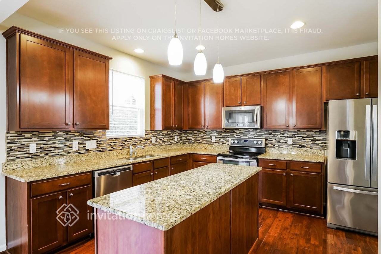 3432 Sutters Mill Ln - Photo 6 of 16