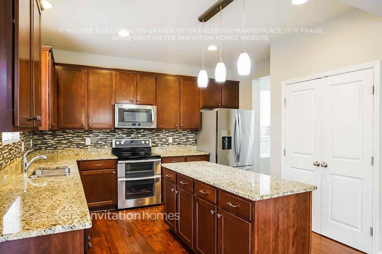 3432 Sutters Mill Ln - Photo 7 of 16