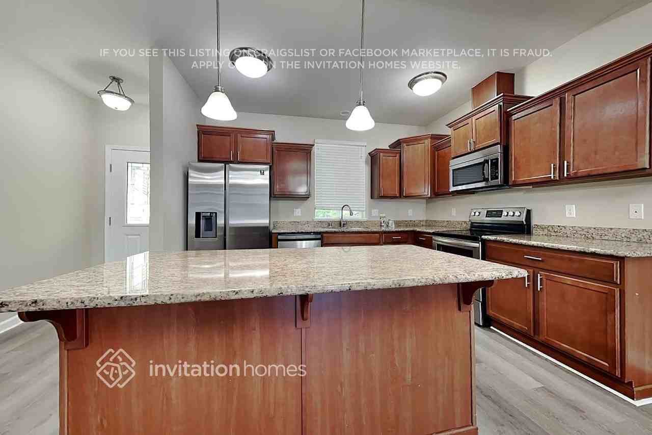 7629 Columbia Way Ne - Photo 6 of 18