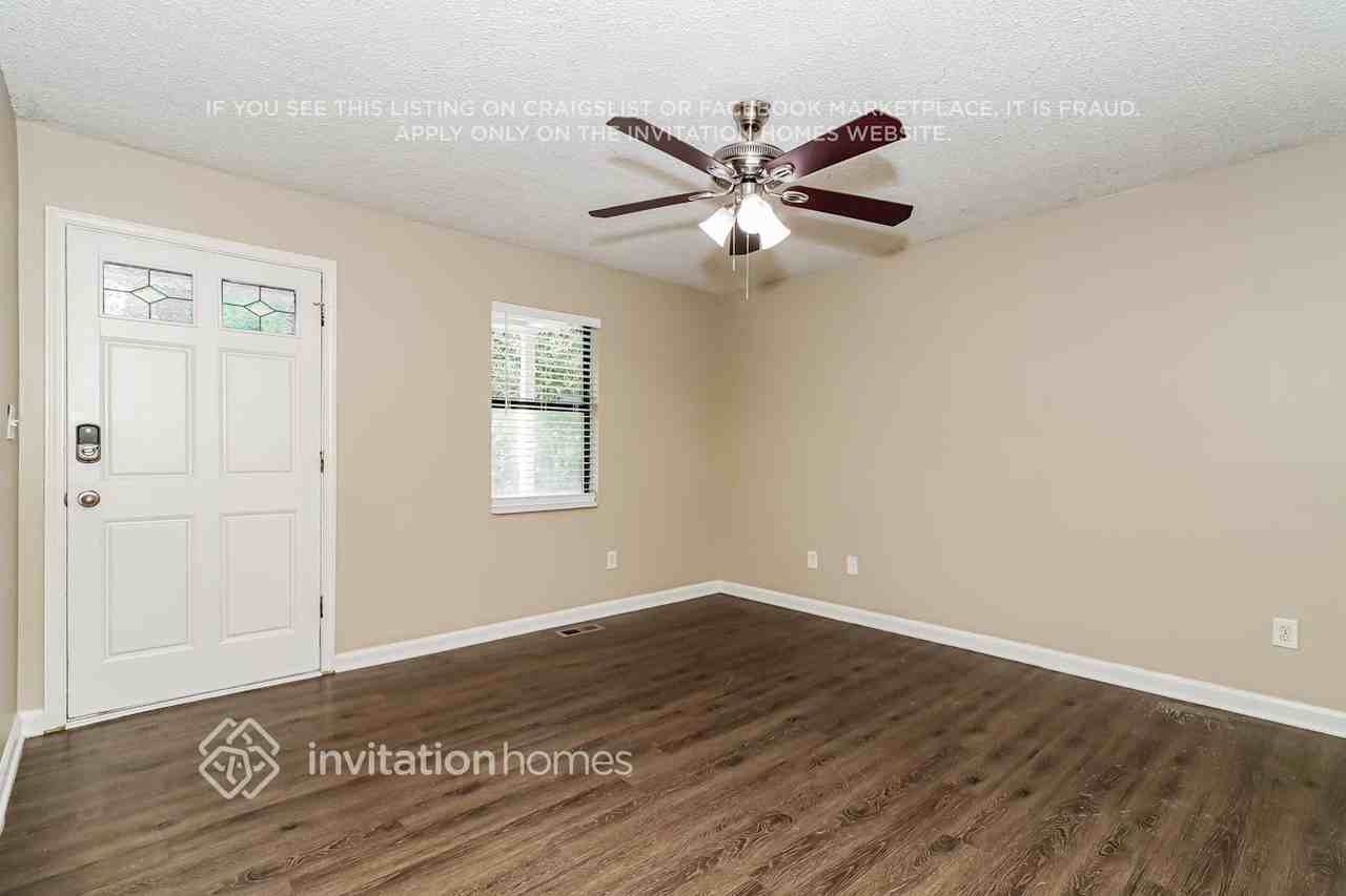 333 Mona Pl - Photo 4 of 17