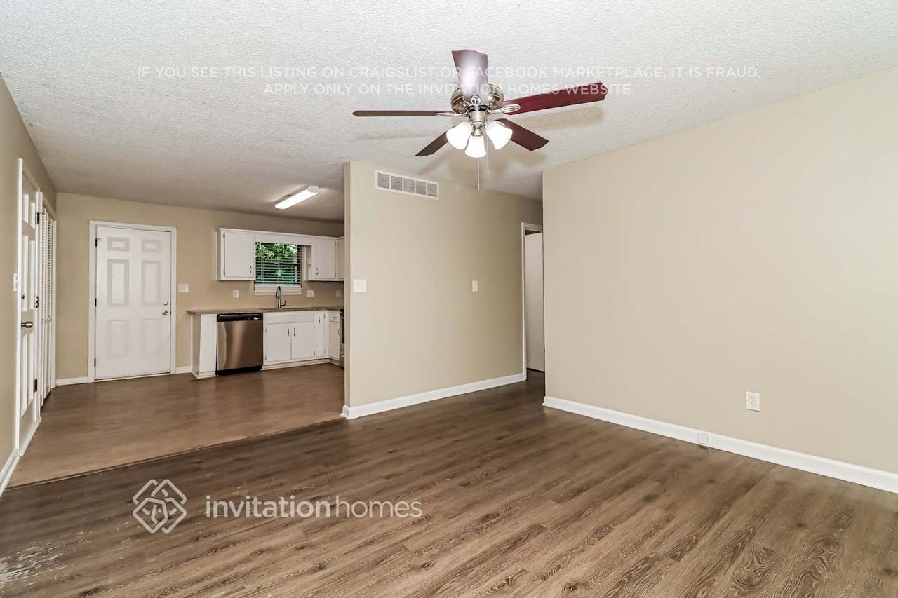 333 Mona Pl - Photo 5 of 17