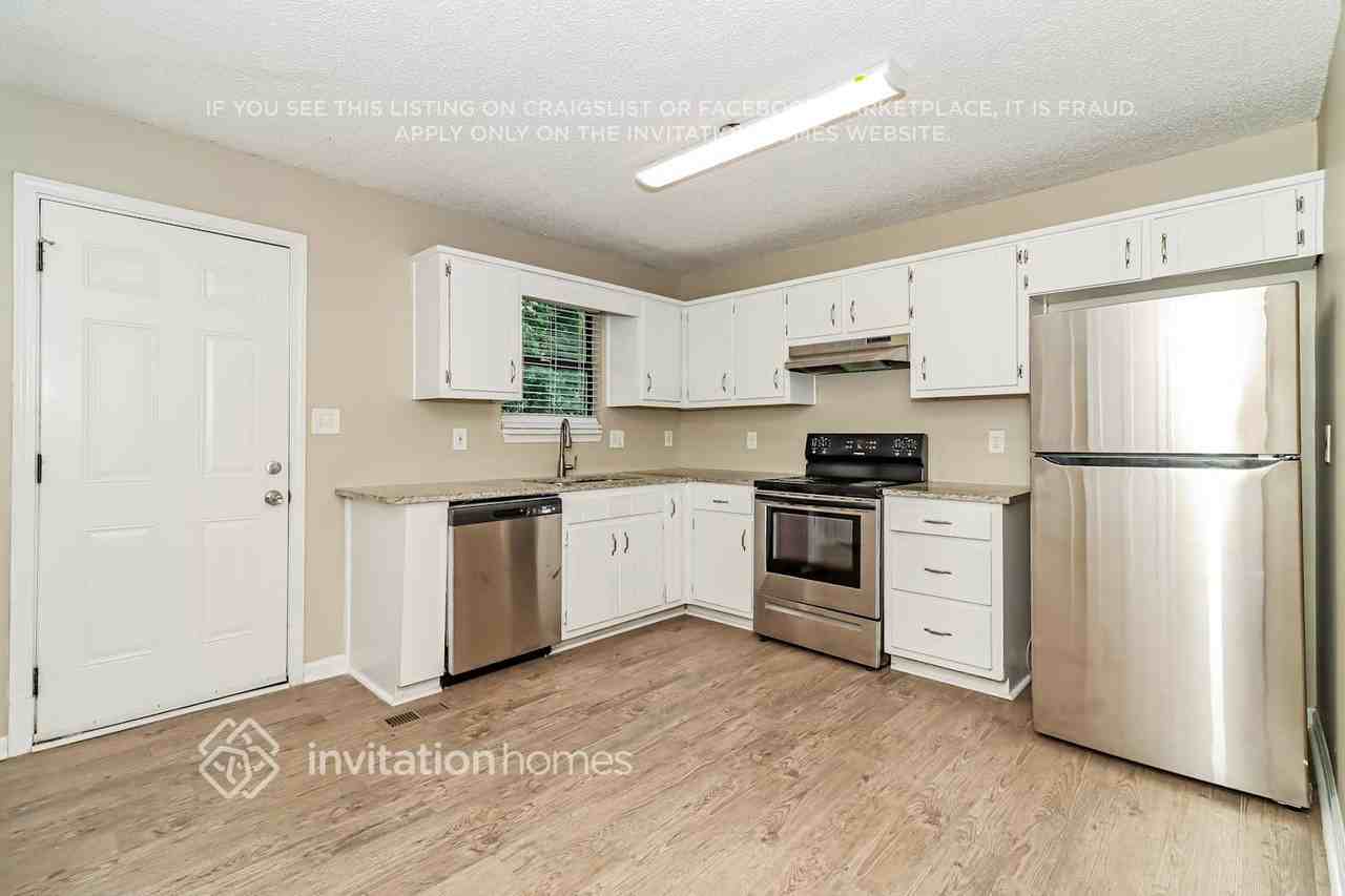 333 Mona Pl - Photo 7 of 17