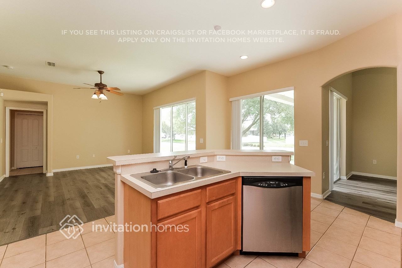 2620 Abbey Grove Dr - Photo 5 of 16