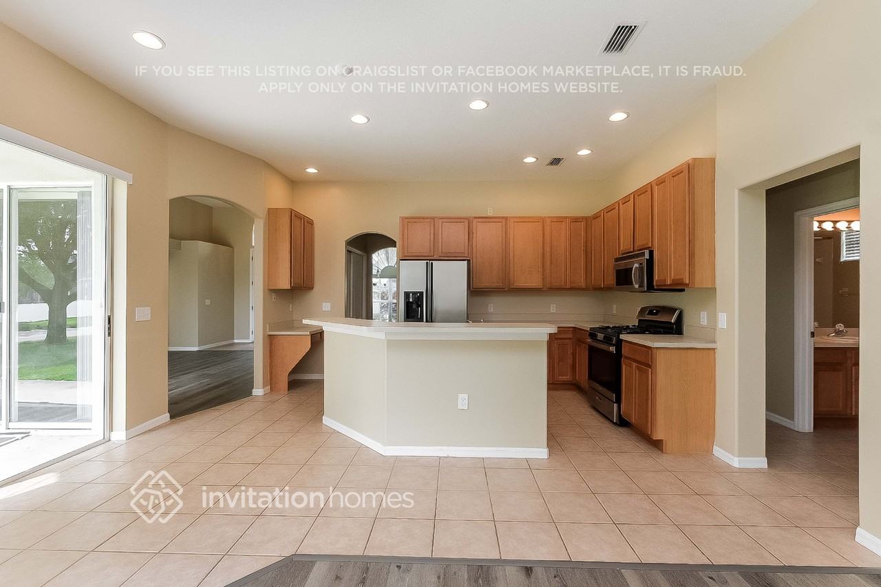 2620 Abbey Grove Dr - Photo 6 of 16
