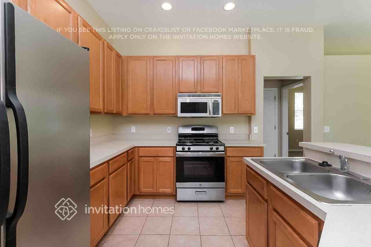 2620 Abbey Grove Dr - Photo 7 of 16