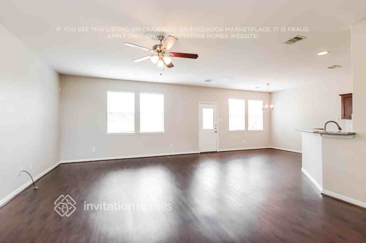 18702 Walden Glen Cir - Photo 3 of 16