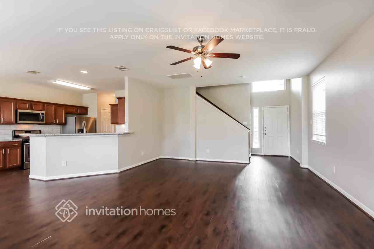 18702 Walden Glen Cir - Photo 4 of 16