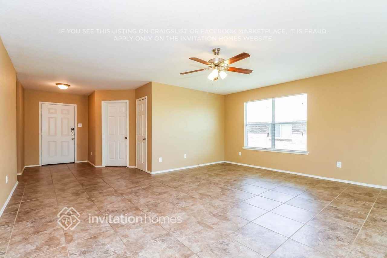 8115 Colwick Ln - Photo 3 of 25