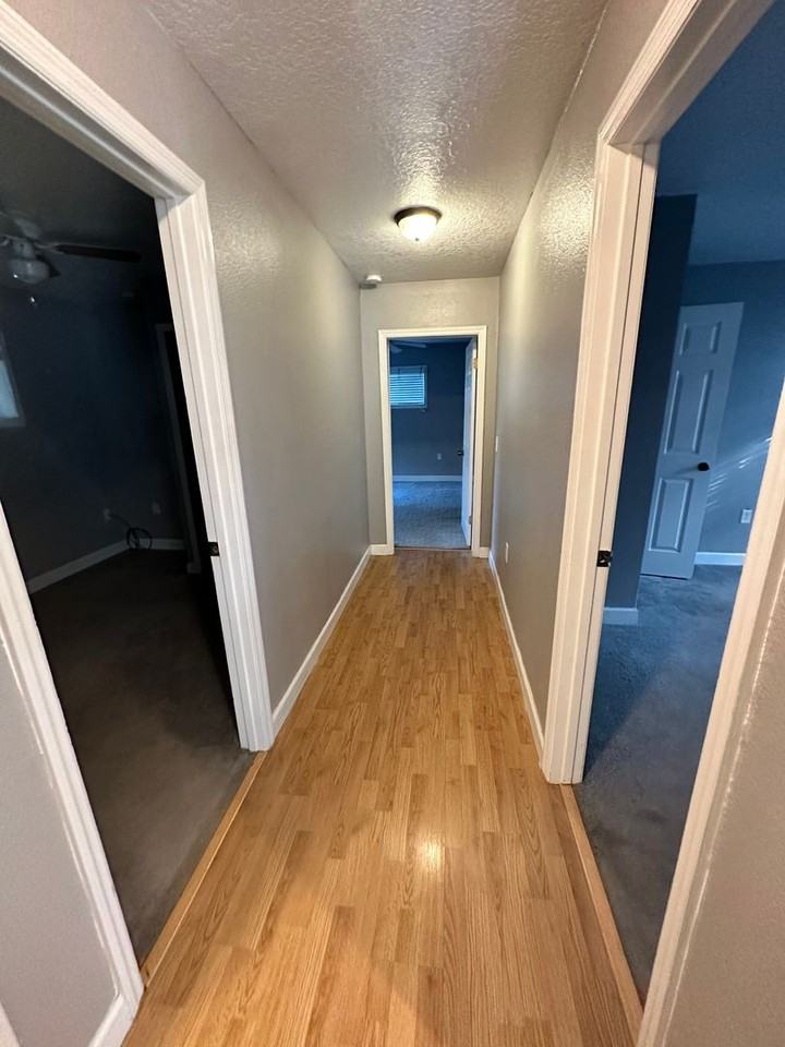 305 Pennsylvania Ave - Photo 4 of 20