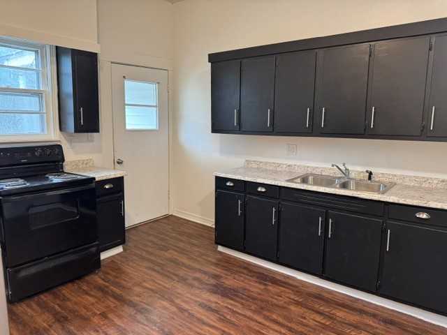 1010 Angel St #B - Photo 3 of 12