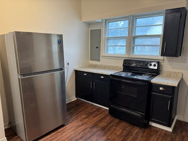 1010 Angel St #B - Photo 5 of 12