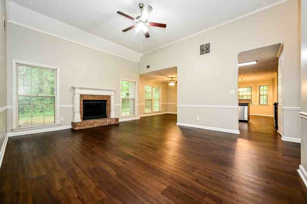 1204 Garden Path Se - Photo 4 of 16