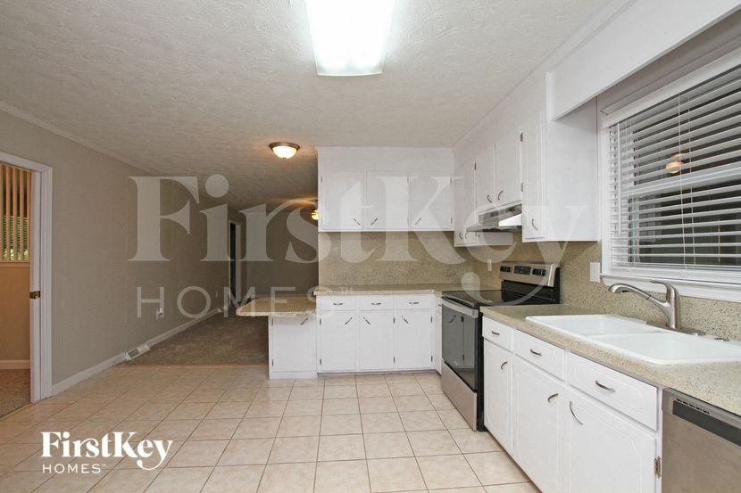 6235 Lynwood Dr Nw - Photo 4 of 15